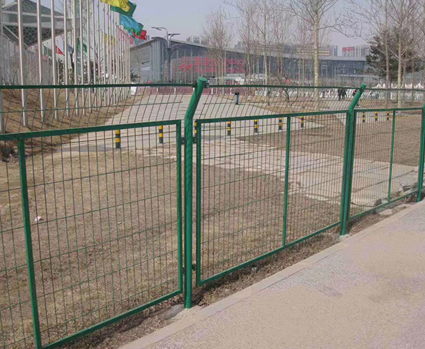 公路護(hù)欄